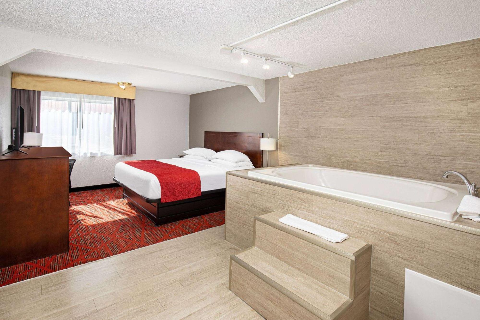 Ramada By Wyndham Боулинг Грин Экстерьер фото